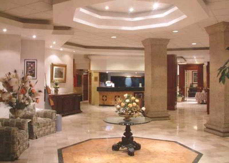 Hotel Quality Inn Агуаскальентес Интерьер фото